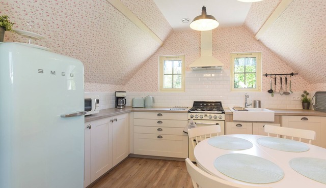 Cottage 'Gîte De La Douloustre' with Mountain View, Private Terrace and Air Conditioning