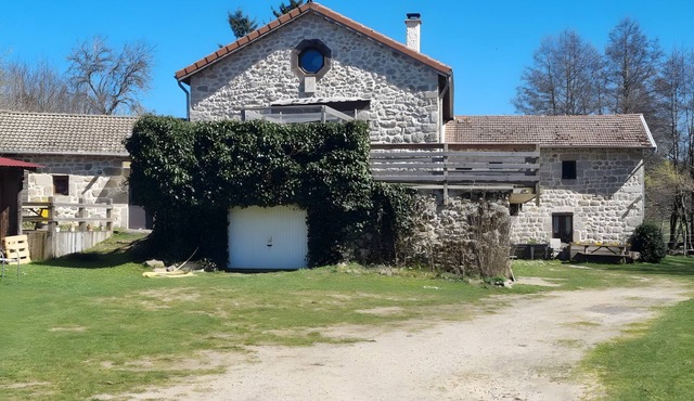 Cottage 'Gite Du Moulin De Gorre' with Shared Garden and Wi-Fi