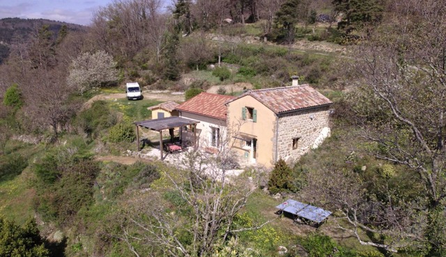 Cottage 'Gite Environnement Sauvage Avec Vue' with Mountain View, Private Terrace and Wi-Fi