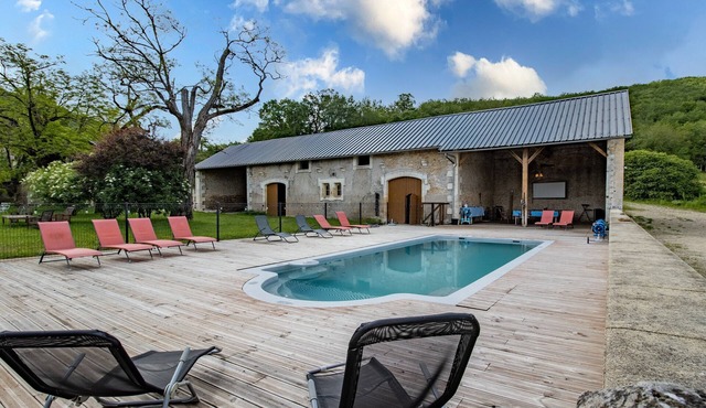 Cottage 'Gîte 3' with Mountain View, Shared Pool and Wi-Fi
