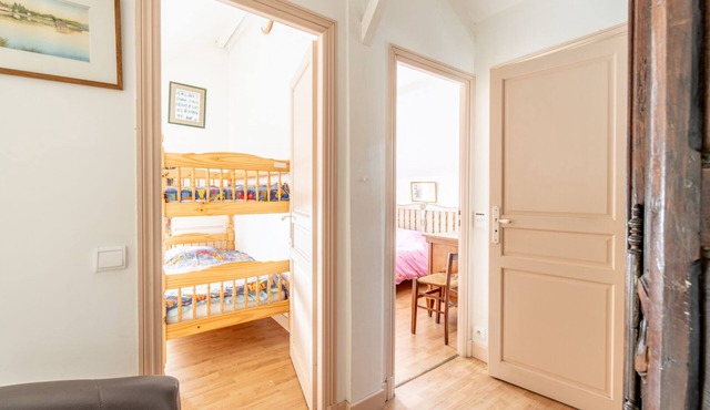 Cottage 'Gite Du Logis Du Capitaine' with Private Garden and Wi-Fi