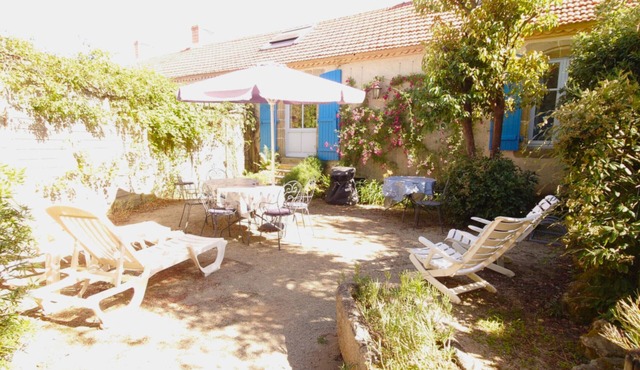 Cottage Gite De François De L'isle Du Fief * with Private Garden and Wi-Fi