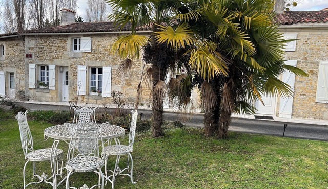 Cottage 'Gîte La Baragane' with Shared Terrace, Shared Garden and Wi-Fi
