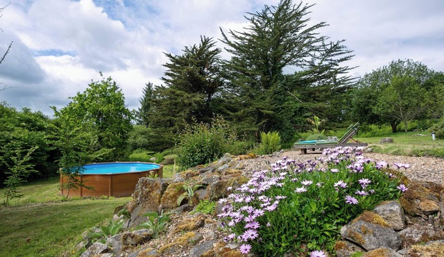 Cottage 'Gîte Le Cornouaille - 10 Personnes' with Shared Pool, Shared Garden and Wi-Fi