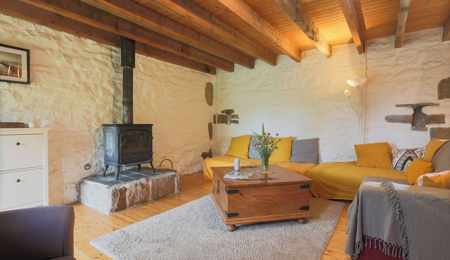 Cottage 'Gîte Le Louarn' with Shared Pool, Shared Garden and Wi-Fi