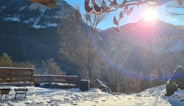 Cottage 'Gîte Le Montagn'art' with Mountain View, Shared Terrace and Wi-Fi