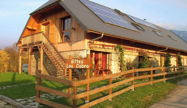 Cottage 'Gite Le Solant - Lou Cabro' with Mountain View, Shared Garden and Wi-Fi