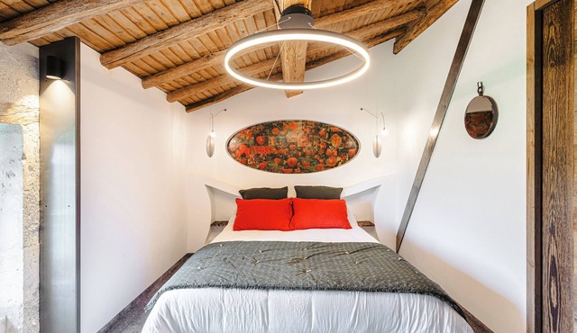 Cottage 'Gite Les 3 Piliers' with Private Terrace, Shared Garden and Wi-Fi