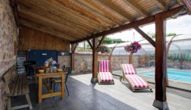 Cottage 'Gite Les Cerisiers' with Private Terrace, Private Garden and Wi-Fi