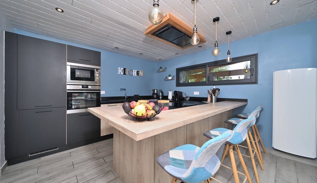 Cottage 'Gite Moderne Tout Confort Au Calme' with Mountain View, Terrace and Wi-Fi