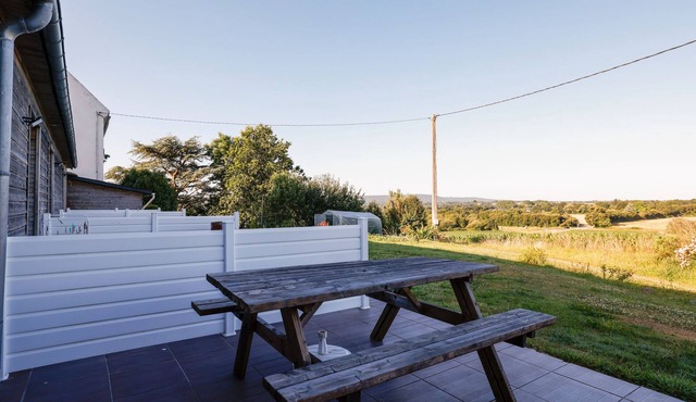Cottage 'Gite Penn Ar Bed' with Private Terrace, Shared Garden and Wi-Fi