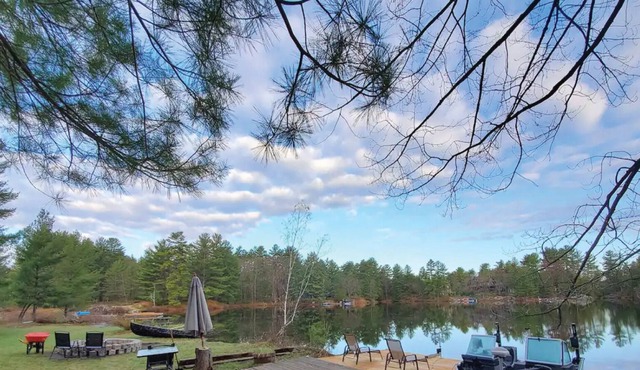 Cottage + Guesthouse & Games Room Stoney Lake