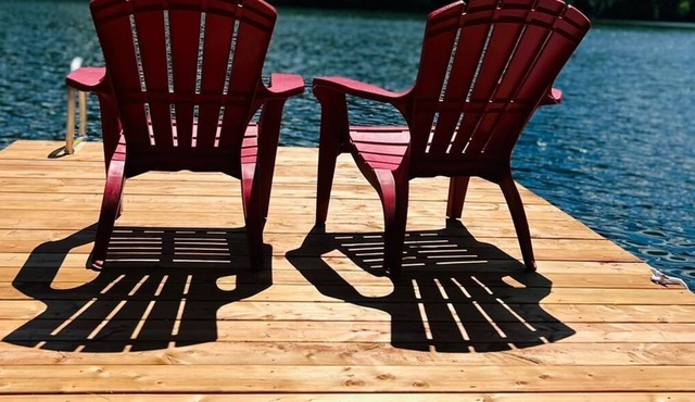 Cottage Hibou. Cozy Waterfront Cottage 45 Mins From Ottawa