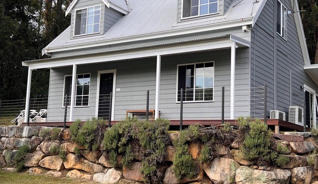 Cottage Hill Creek: guest house near beach & bush