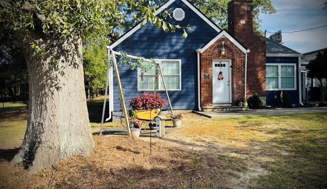 Cottage home near downtown Douglasville’s Greystone Amphitheater.