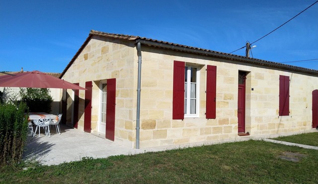 Cottage House in Médoc: A Getaway between Vineyards, Ocean and Heritage