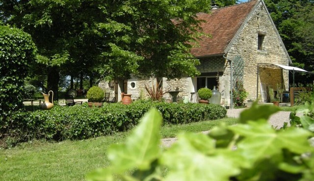 Cottage house on a beautiful property of 6 hectares of clearings meadows and woods