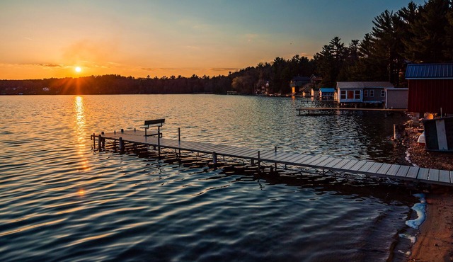 Cottage House on Little Hills Lake; Beach, Pier, Kayaks, Paddleboards & more