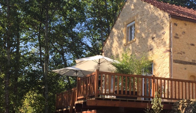 Cottage in charming area with swimming pool in the heart of Périgord