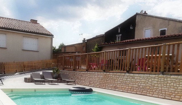 Cottage in a "Small City of Character"