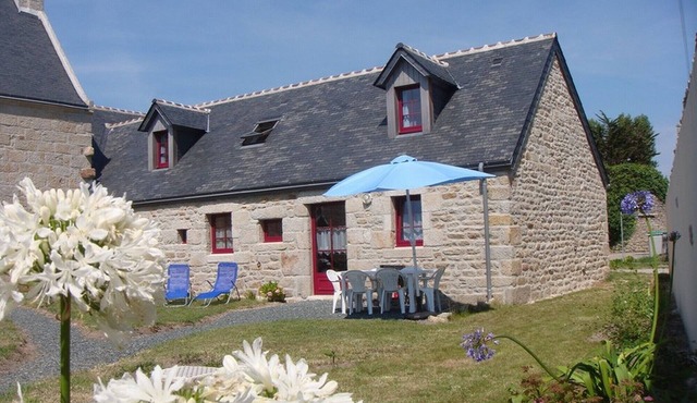 Cottage in a real Breton farmhouse, 500m from the sea.