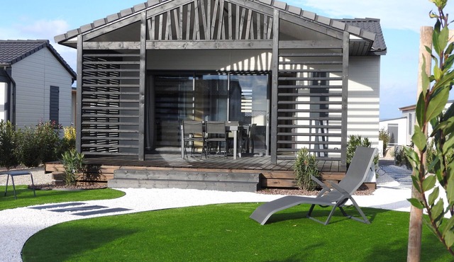 Cottage in a residential park with swimming pool and janitor