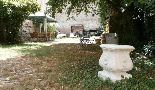cottage in a town house in the centre of Gray