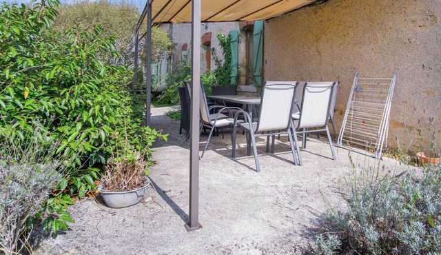 Cottage in an old remote farmhouse near ChÃ¢teauroux