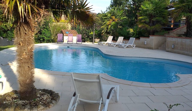 Cottage in beautiful restored farmhouse, countryside. Pool, kitchen pro.