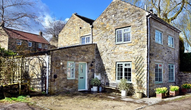 Cottage in Bellerby with Private Hot Tub