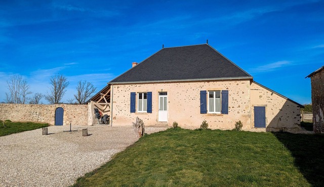 Cottage in Brenne Park with garden, terrace and parking