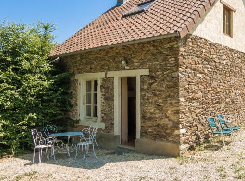 Cottage in Chaleix near Forest and Lake