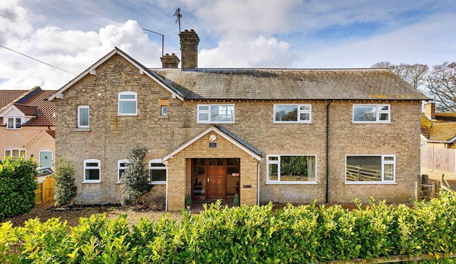 Cottage in Crimplesham with Games Room & Garden