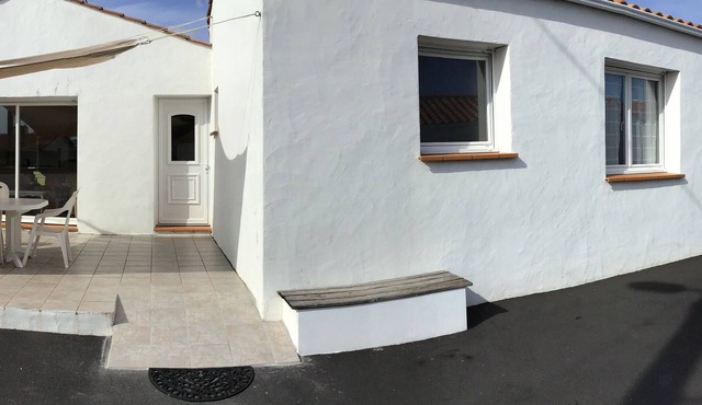 Cottage in Brétignolles-sur-Mer, near beach, 2 bedrooms