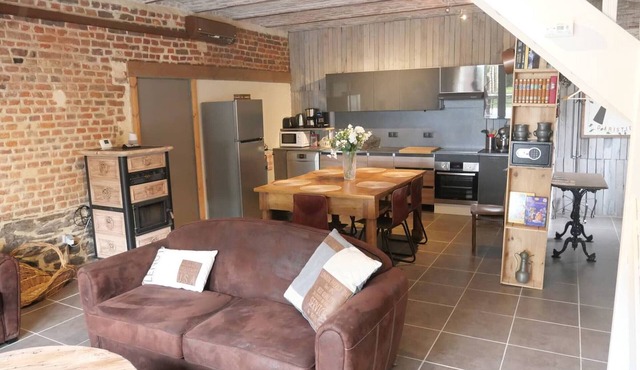 Cottage in a renovated stable with private garden, air conditioning, parking, WIFI