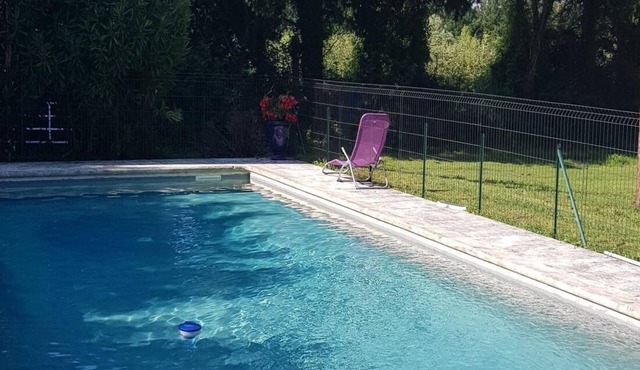 cottage in the countryside at the foot of the alpilles and Avignon