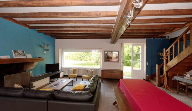 Cottage in a large enclosed garden up to 11 people.