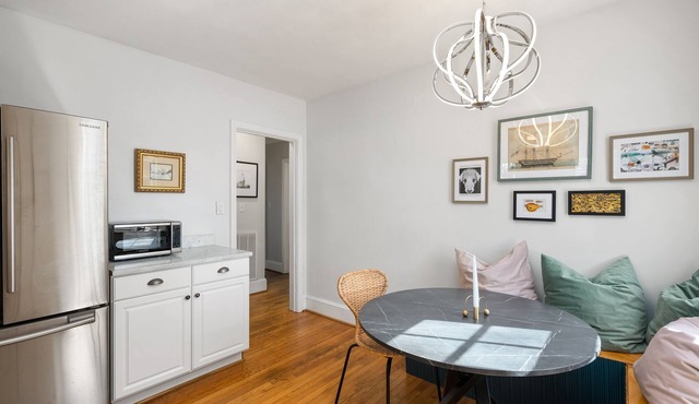 Cottage in Heart of Five Points - Pet Friendly!