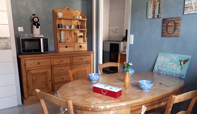 Cottage in individual house, with chalet-veranda behind