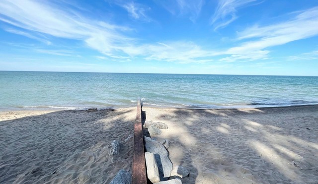 Cottage in Lexington with Lake view just 100 steps from the beach!