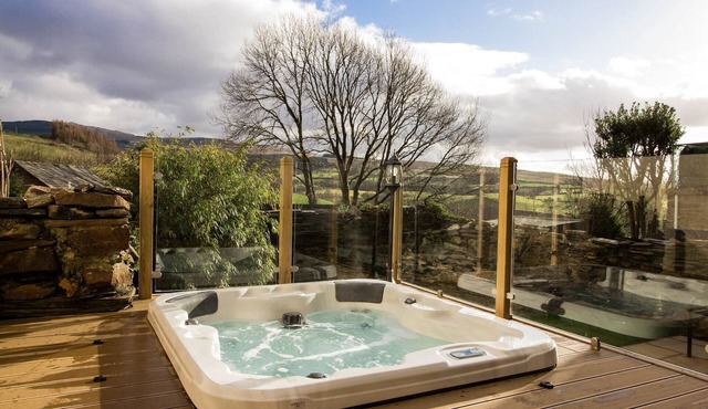 Cottage in Llan Ffestiniog with Hot Tub