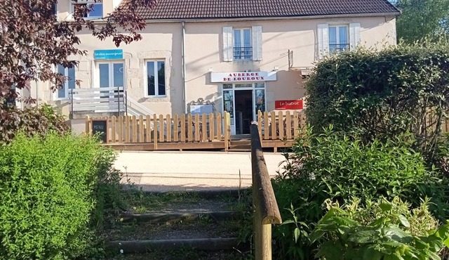 Cottage in Louroux-de-Bouble, nature nearby, pets allowed