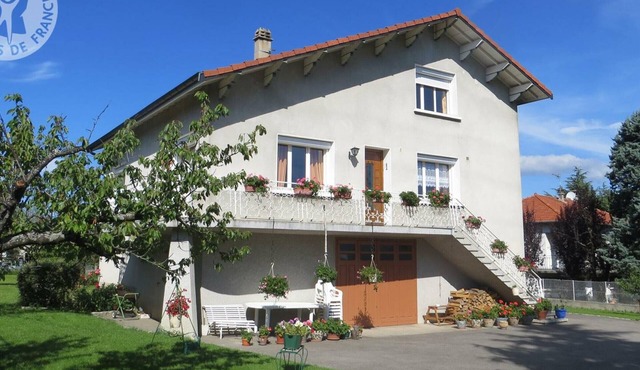 Cottage in Lorette with garden and children's play area