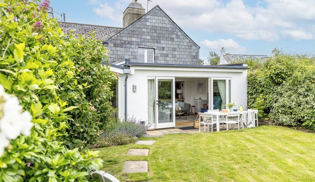 Cottage in lovely village of Broadhempston near the south Devon coast & Dartmoor