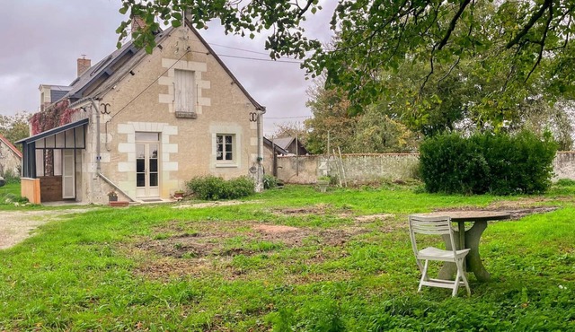 Cottage in Manthelan: Comfort and Charm, Garden, Wi-Fi