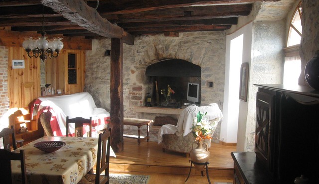Cottage in medieval village near Cordes / sky