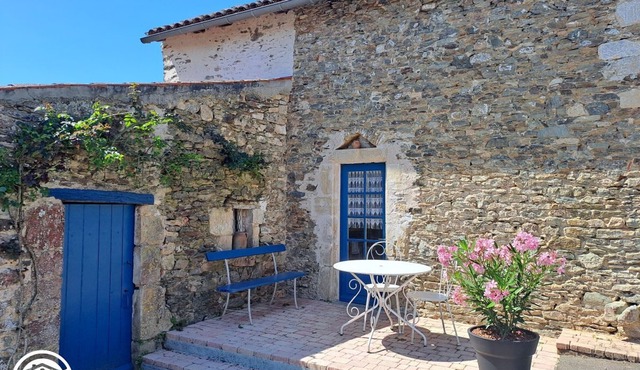 Cottage in medieval Vouvant with private parking, 4 bedrooms