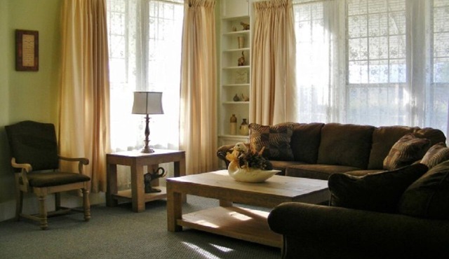 Cottage in Mount Ida, Arkansas. Three blocks from town square.