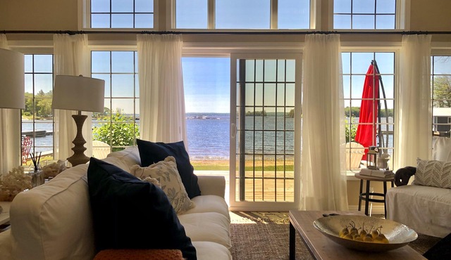Cottage in Muskoka, Georgian Bay. 3 bed 2 bath with shallow entry beach