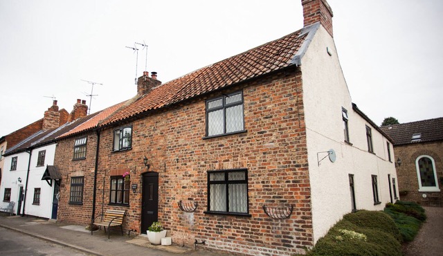 Cottage In Picturesque Village Location Close To The Wolds Way